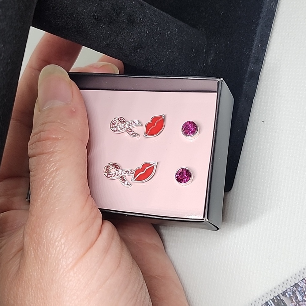 Earring pack. - Picture 2 of 3